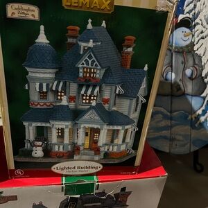 Lemax Harlow Manor Lighted Building - Blue and White